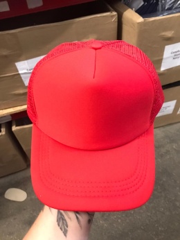 CZAPKA Z DASZKIEM TRUCKER 5 PANELI JHK CZERWONA